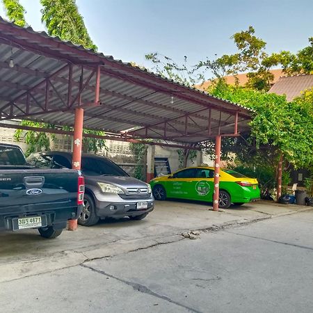 Banyan Resort Bangsaen Buitenkant foto