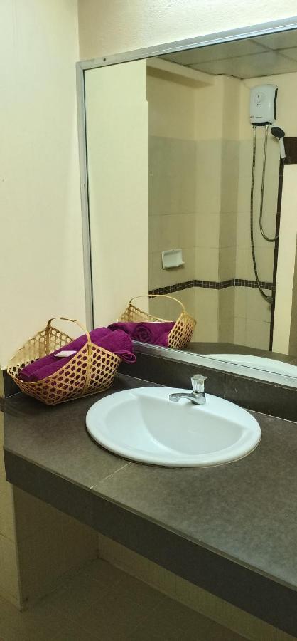 Banyan Resort Bangsaen Buitenkant foto