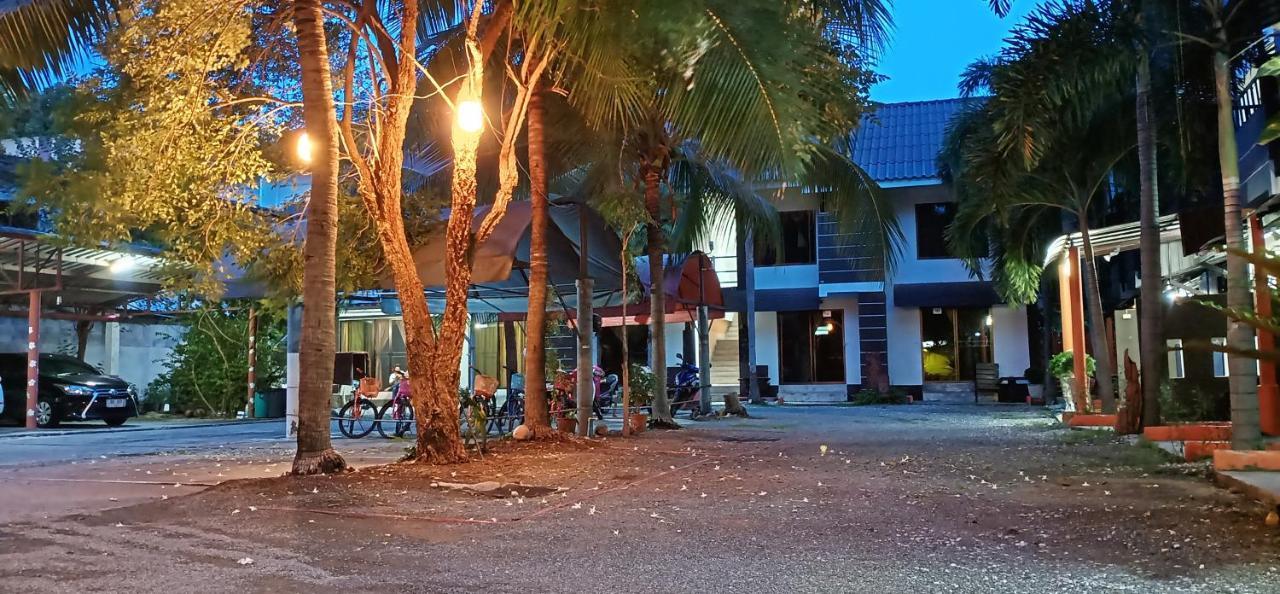 Banyan Resort Bangsaen Buitenkant foto