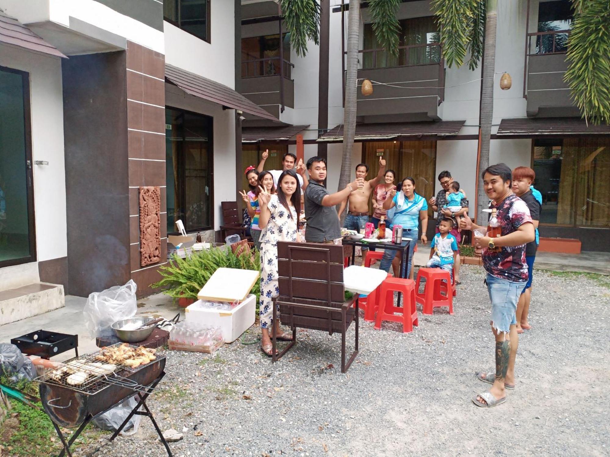 Banyan Resort Bangsaen Buitenkant foto