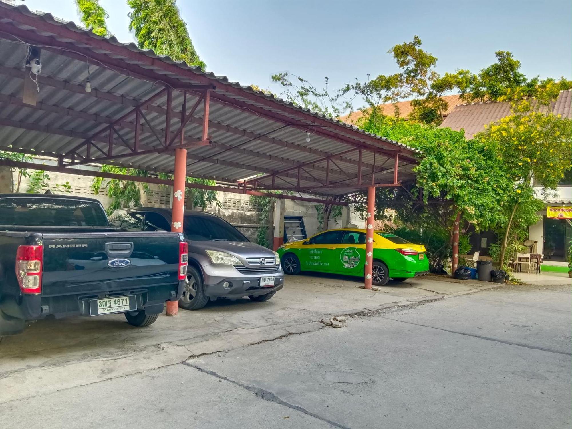 Banyan Resort Bangsaen Buitenkant foto