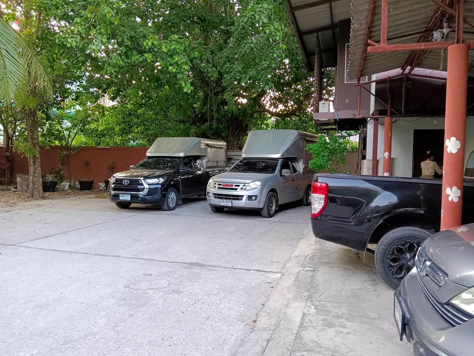 Banyan Resort Bangsaen Buitenkant foto