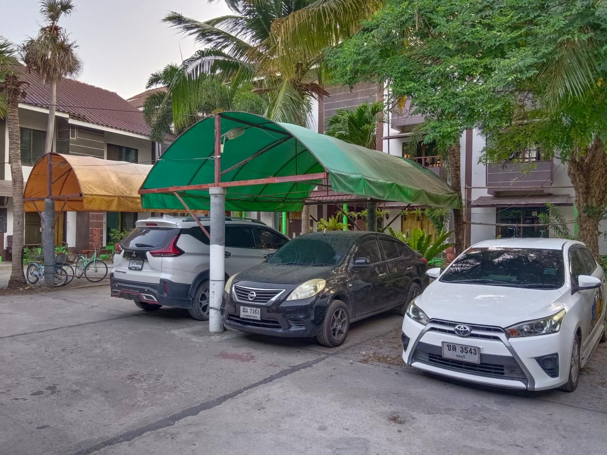 Banyan Resort Bangsaen Buitenkant foto